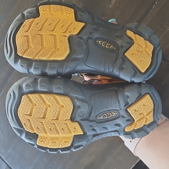 Keen waterproof sandals size 10 in kids - Picture 2 of 6